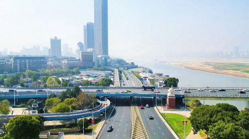 南昌东湖区的时代脉动 上午九点五十分的震撼现场