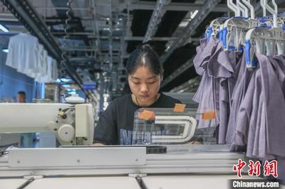 江西南昌 针织服装企业赶制出口订单忙