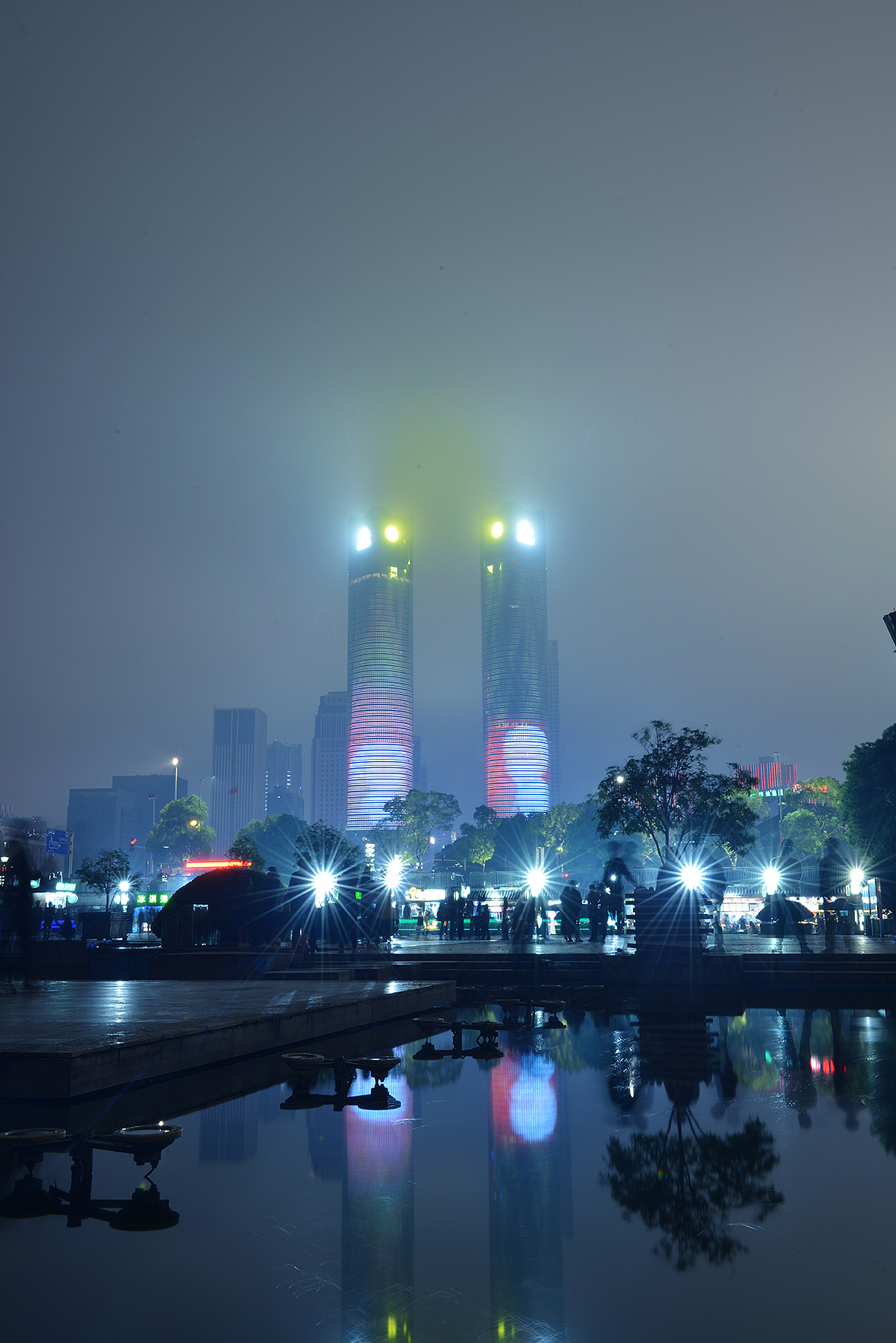 南昌之夜，流光溢彩下的现代诗篇